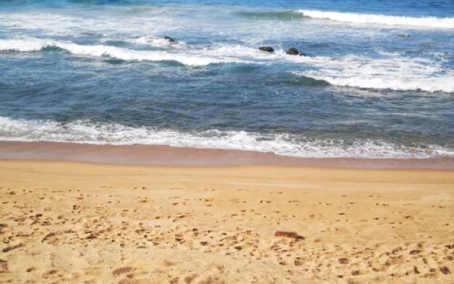 Isikhulu.53-55 North beach ,Umdloti. KwaZulu-Natal