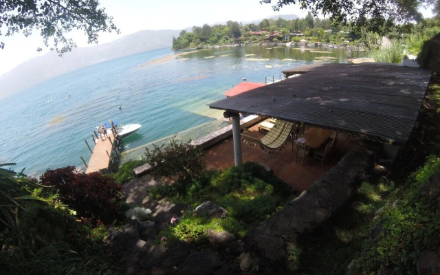Beautiful Lake House Atitlan AT001