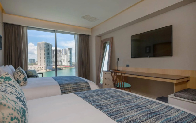 Renaissance Cancun Resort & Marina