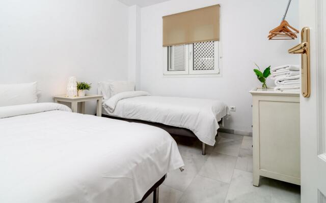 PR45- Beach front apartment Puerto Banus