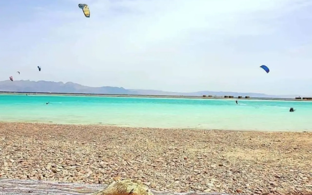 Half Moon - Sunny Dahab