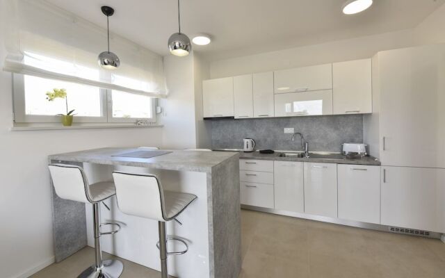 Pool Apartments & Rooms Mare