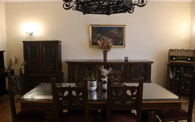 Kesletz House