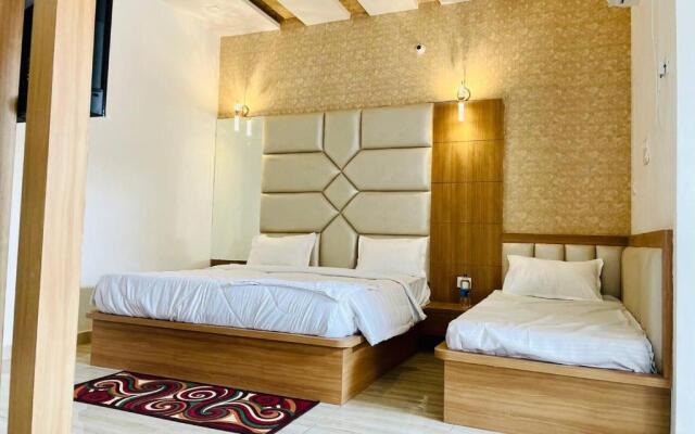 Hotel B P Emerald