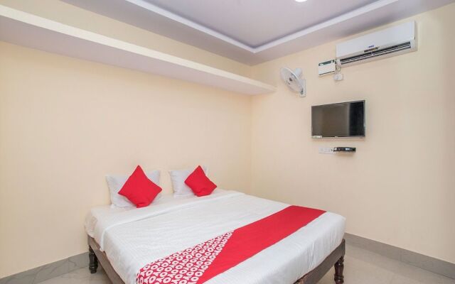 OYO 15818 Om Sai Residency