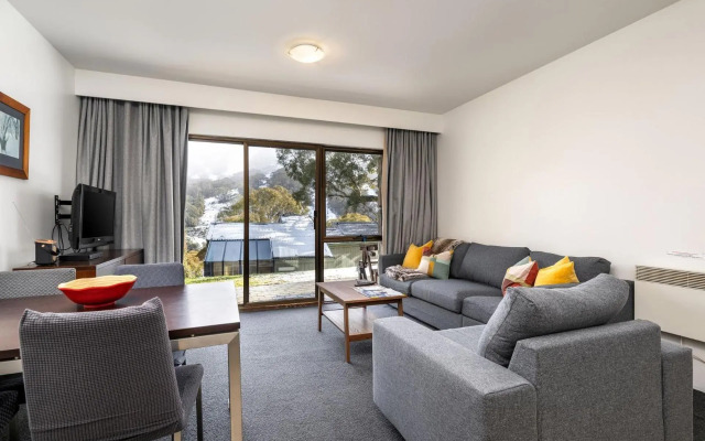 Lantern 1 Bedroom Patio Apartment with alpine view