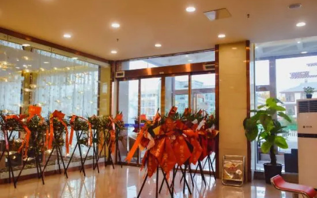 Crown Boutique Hotel