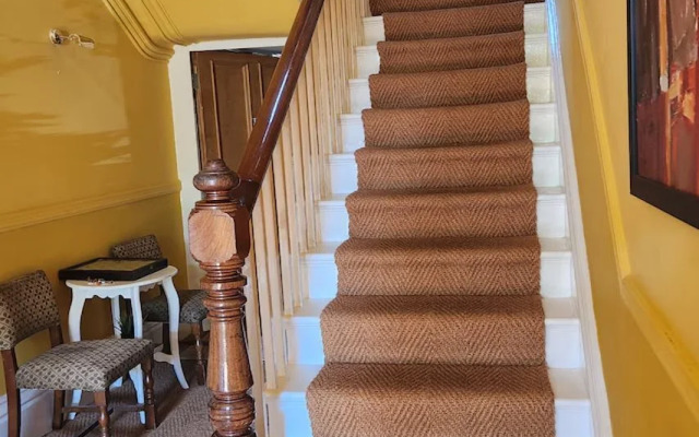 OYO Cornerstone Manor Hotel