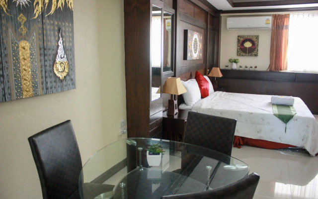 七岩巴黎式旅馆(Cha am Paris Style Guest House)