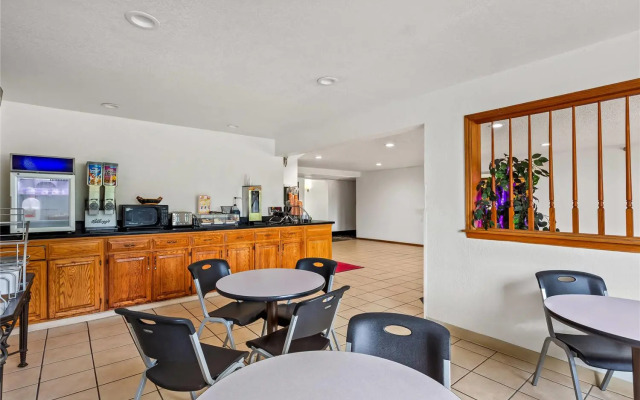 Quality Inn & Suites Howe - Sturgis