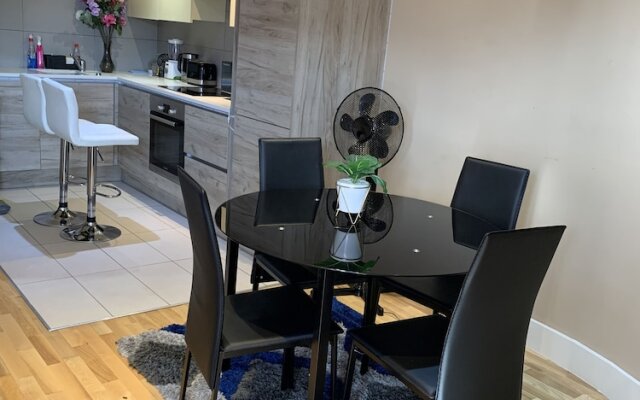 Charming 2-bed Apartment in Kingston Upon Thames