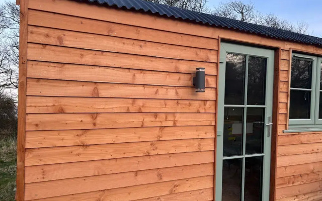 Luxury Shepherds Hut Near Glamorgan Coast