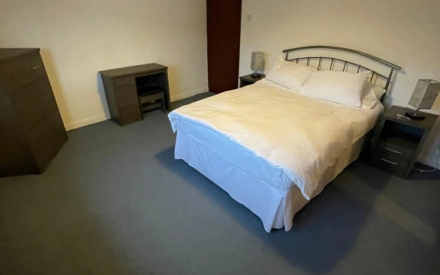 Simple & Sleek 1BD Flat Nice Views of Swansea Bay