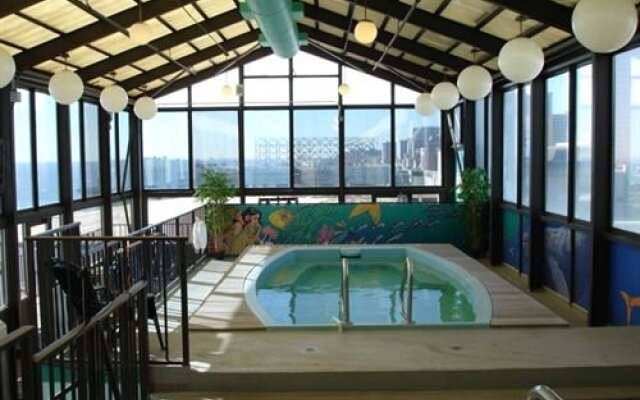 La Renaissance Suites