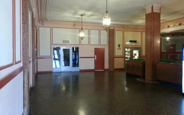 Riviera Hotel