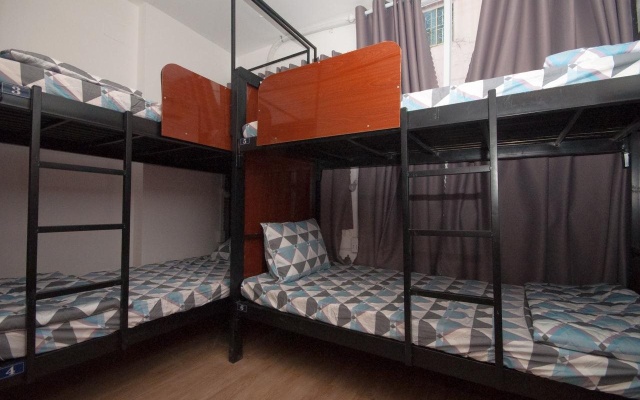 The Prince of Whales Hostel & Bar – Guest Rooms – Ho Chi Minh City
