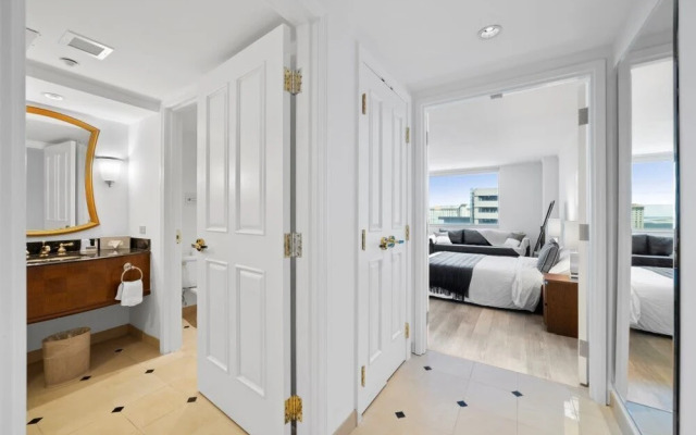 Cozysuites TWO Modern Condos on the Boardwalk