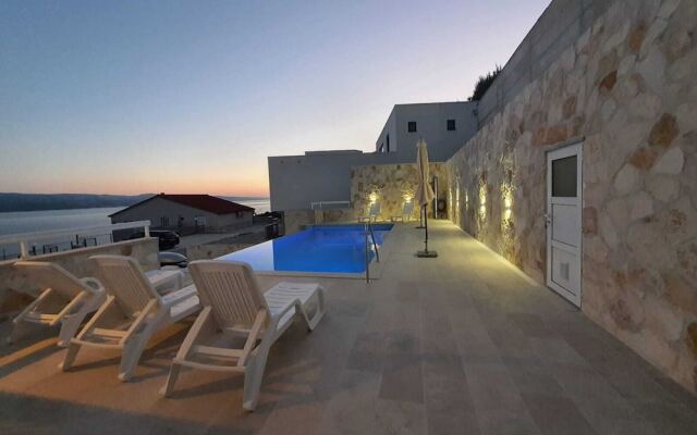 Apartments Mate with pool