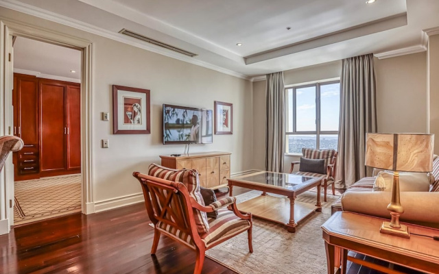 Deluxe One-Bedroom Apartment