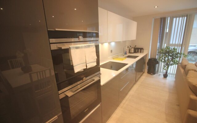 The Station Suite (Peymans)