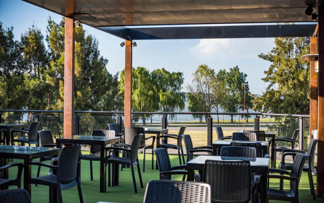 Portal del Lago Hotel