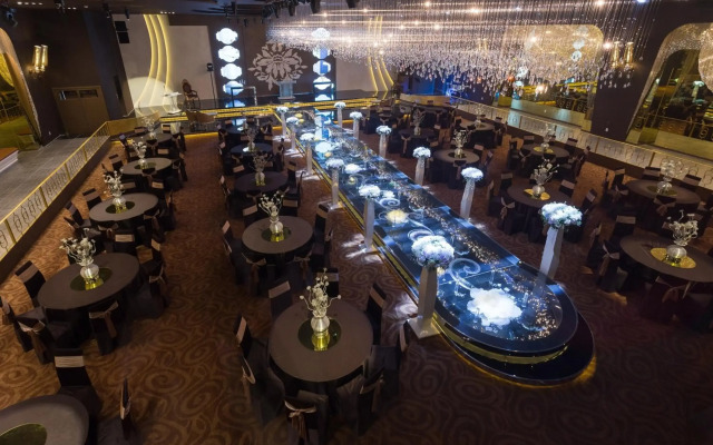 Charis Hotel