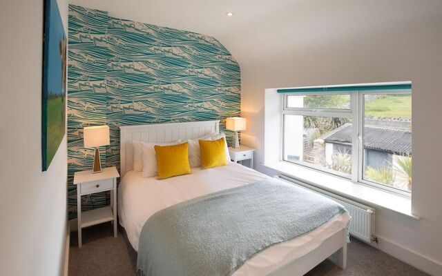 Host Stay Craster Rocks