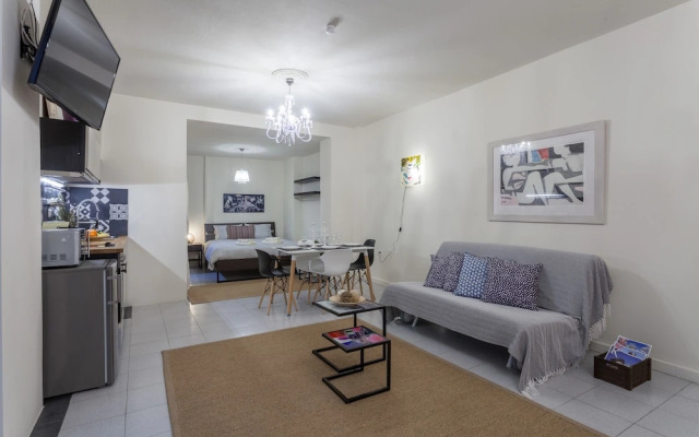A Gift in the Heart of Monastiraki B