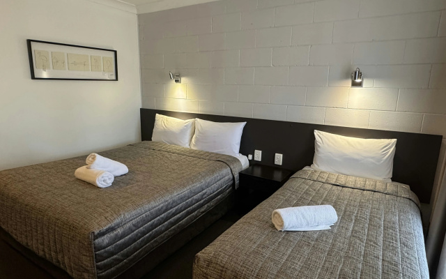 Mandalay Motel – Guest Rooms – Roma