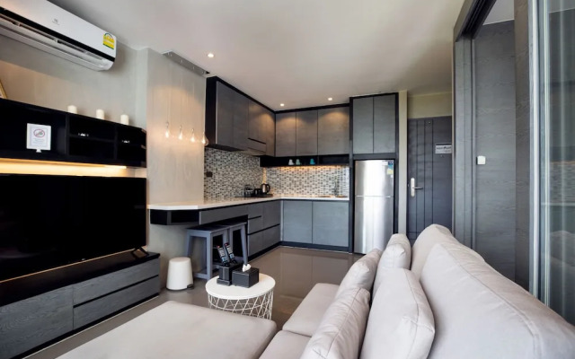 Tropical Sea View Suite B608 at Citygate