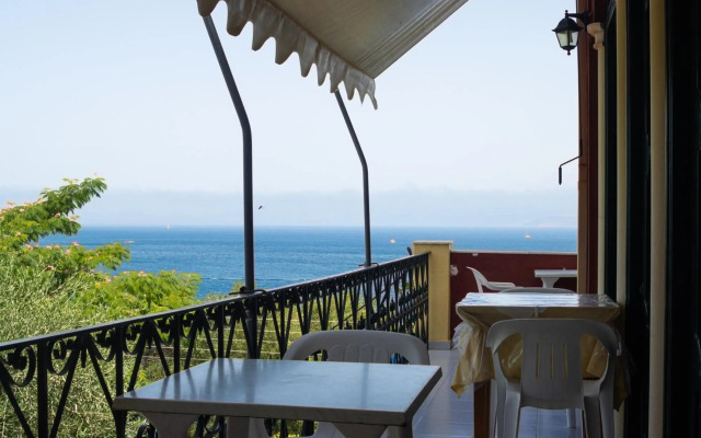 Apraos Bay Hotel
