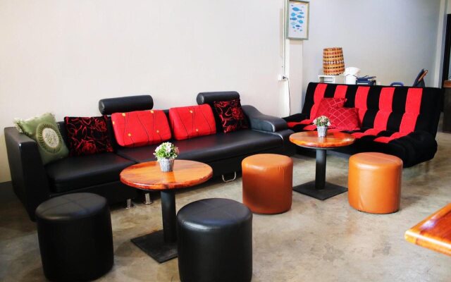 My Box Hostel & Cafe
