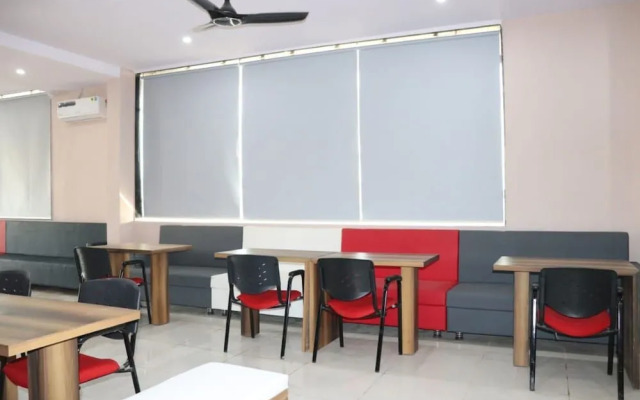 Goroomgo Pat Village Inn Indore