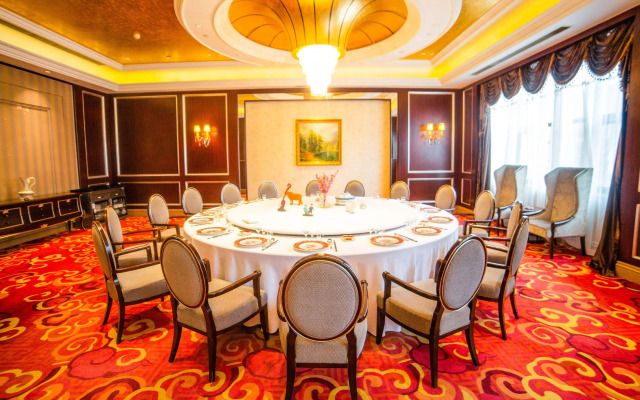 Howard Johnson by  Domando Plaza Wulanchabu