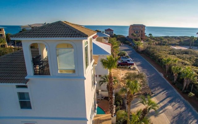 Coastal Vue 5 Bedroom Holiday Home by Five Star Properties