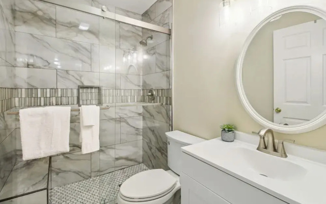 Savannah Home w/ Patio & Grill ~ 2 Mi to Downtown