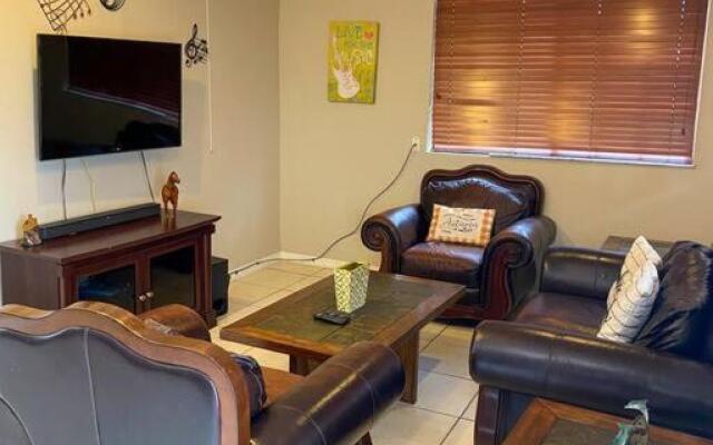 Your Cozy Spacious home with Heated Pool