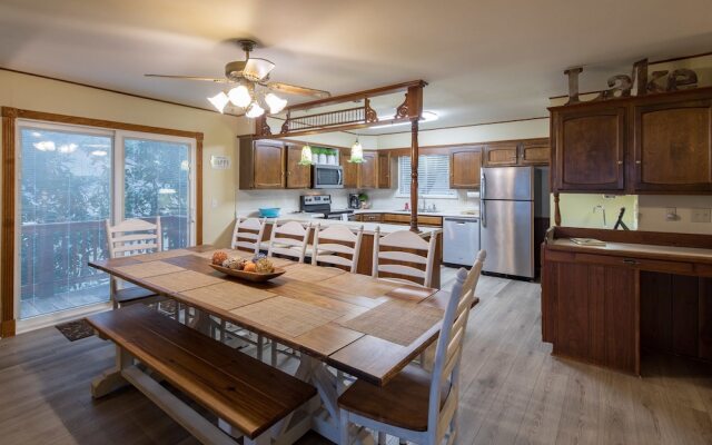 Texas Rose Lodge by RedAwning