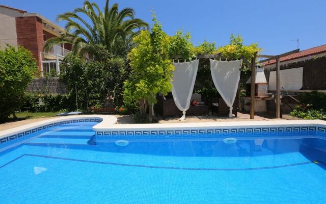 Villa Vista a la Piscina Para 8 Personas en Cambrils