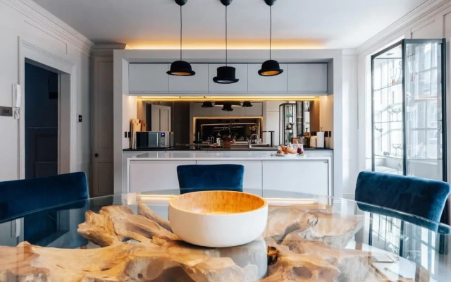 Modern Central Bath Apartment