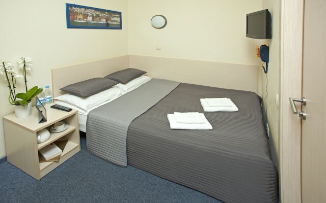 Comfort Hotel Air Express (Free Zone)