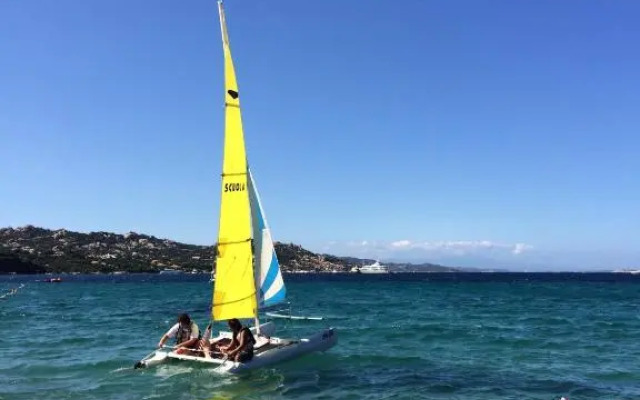 Il Bouganville a 150m dalla spiaggia con vista sulla splendida baia di Porto Raphael