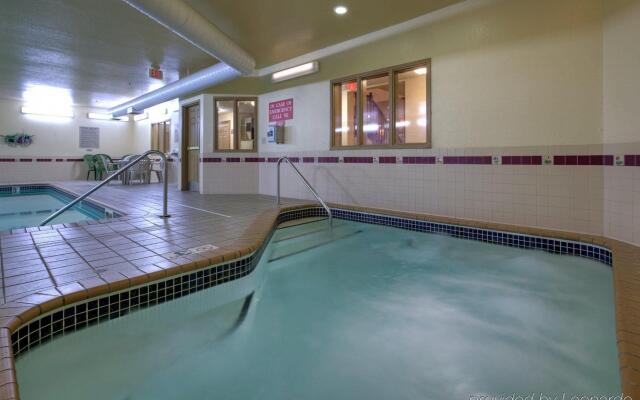 Country Inn & Suites by Radisson, Forest Lake, MN