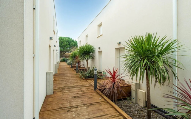 Relaxing Coastal Villa Retreat