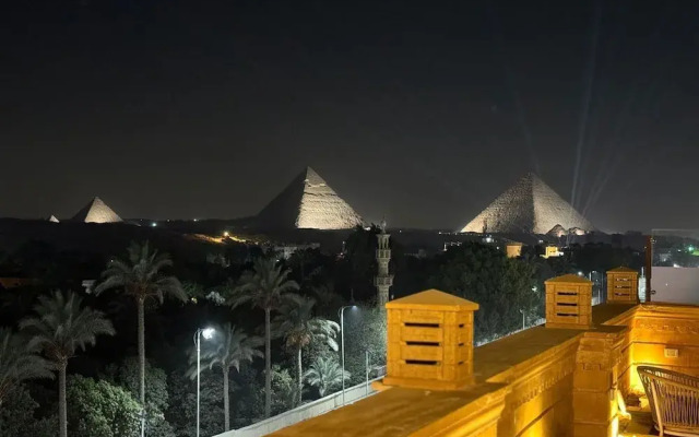 Taj pyramids view inn