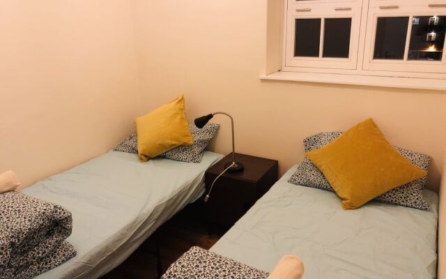 3bed apartment next to eurostar station