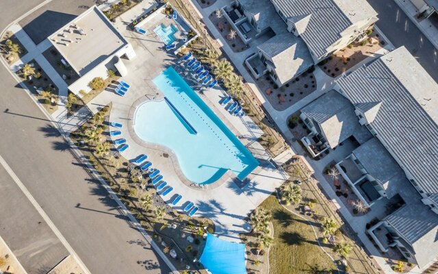 Desert Serenity 4 Bedroom Apts by RedAwning