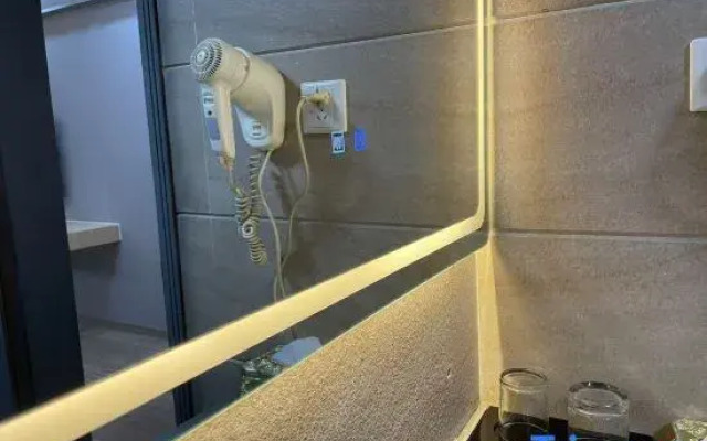 Sanhong Hotel