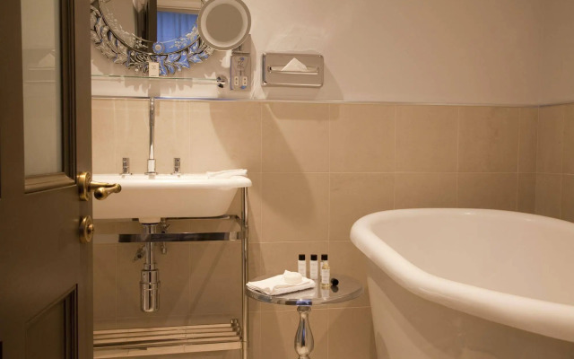 Vanbrugh House Hotel