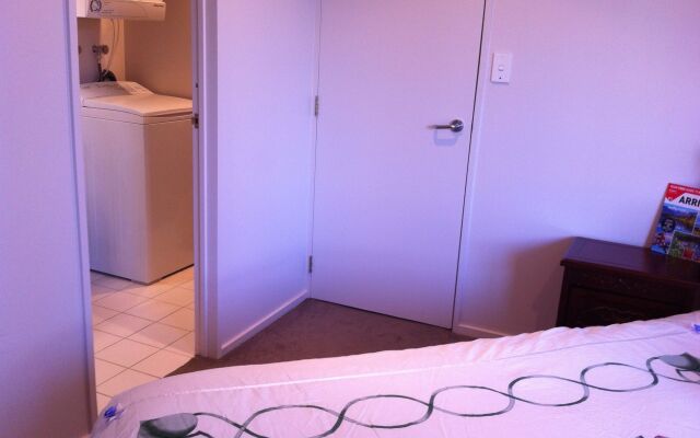 Auckland CBD Quality Apartment B & B